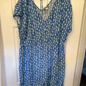 Ava & Viv Blue and White Floral V-Neck Dress